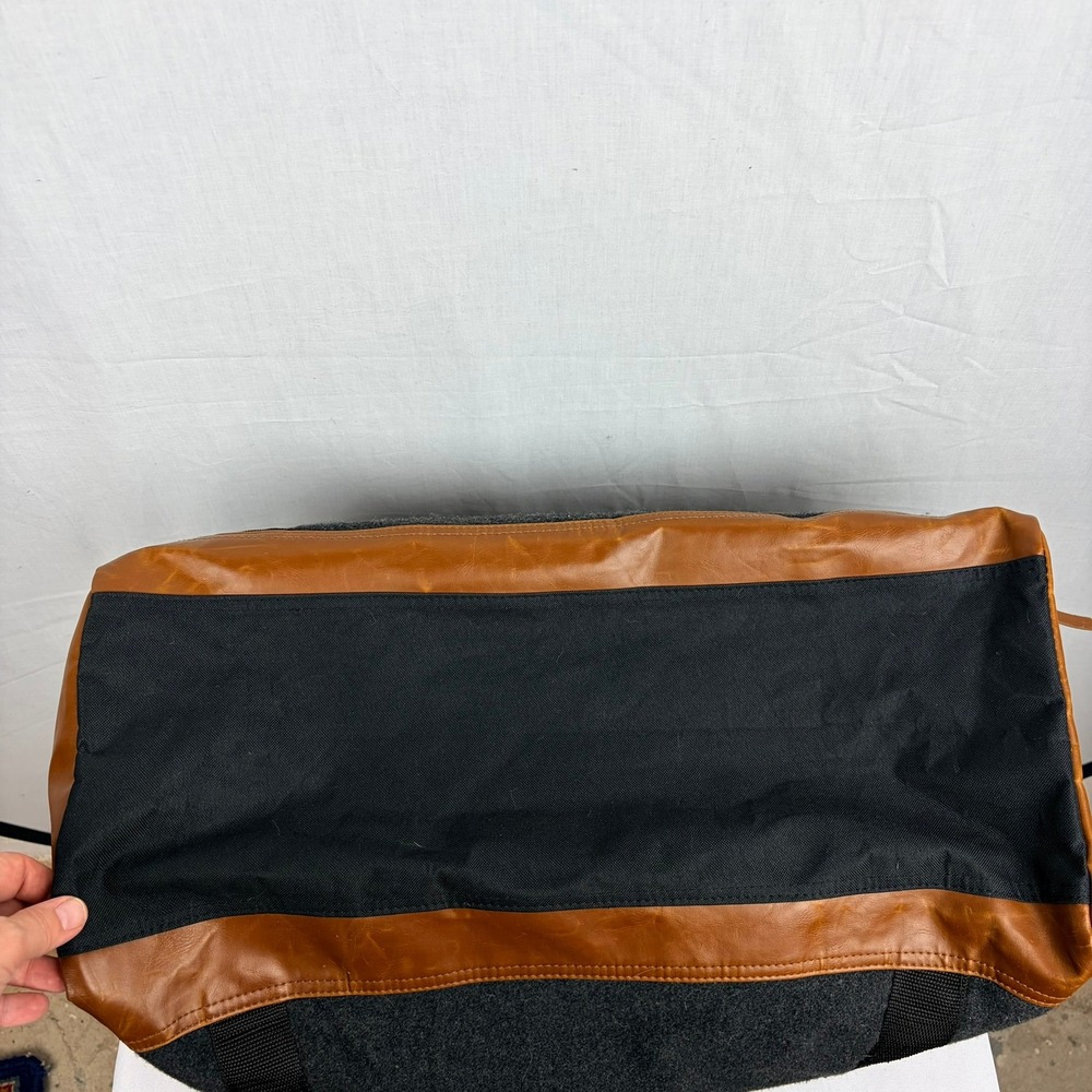 F&CO Charcoal Gray Wool Felt Duffel Bag Tan Leather Trim Weekend Travel Carry On - Picture 9 of 9